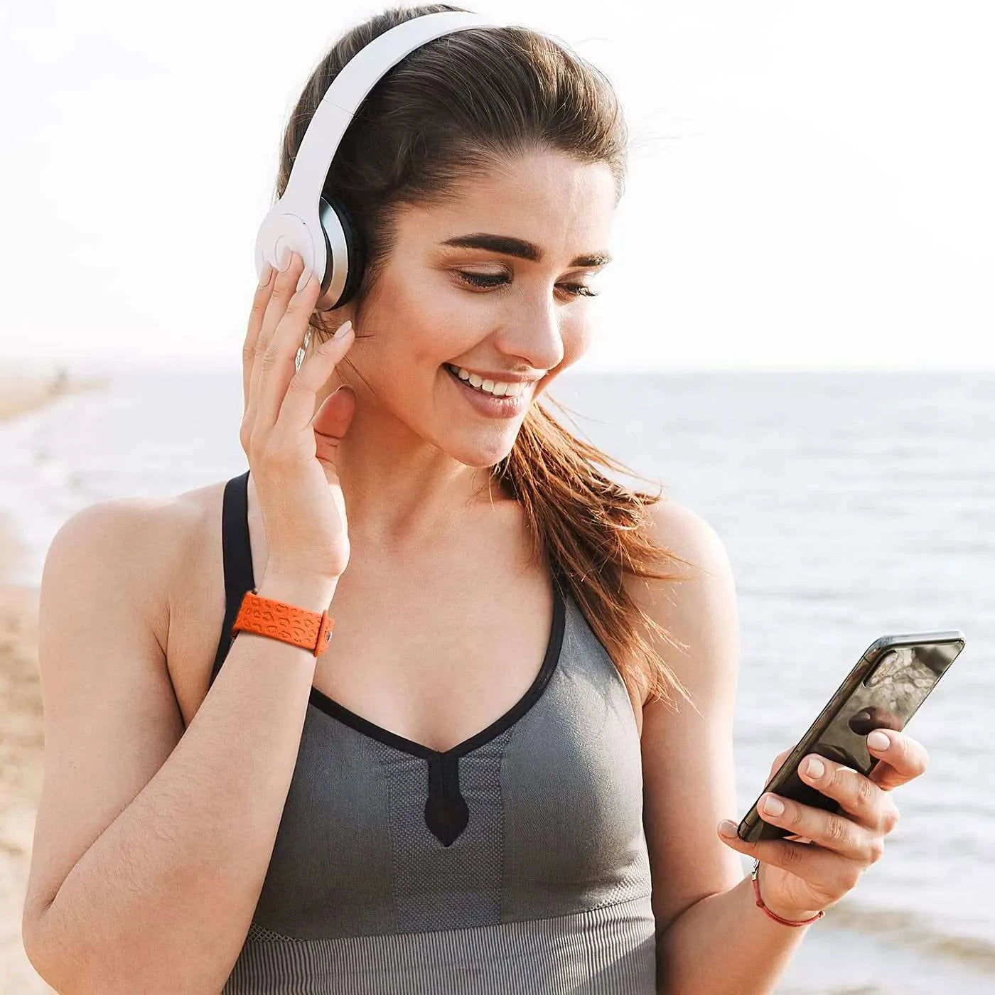 Engraved Cheetah Silicone Sports Strap Compatible with Apple Watch 38–49mm