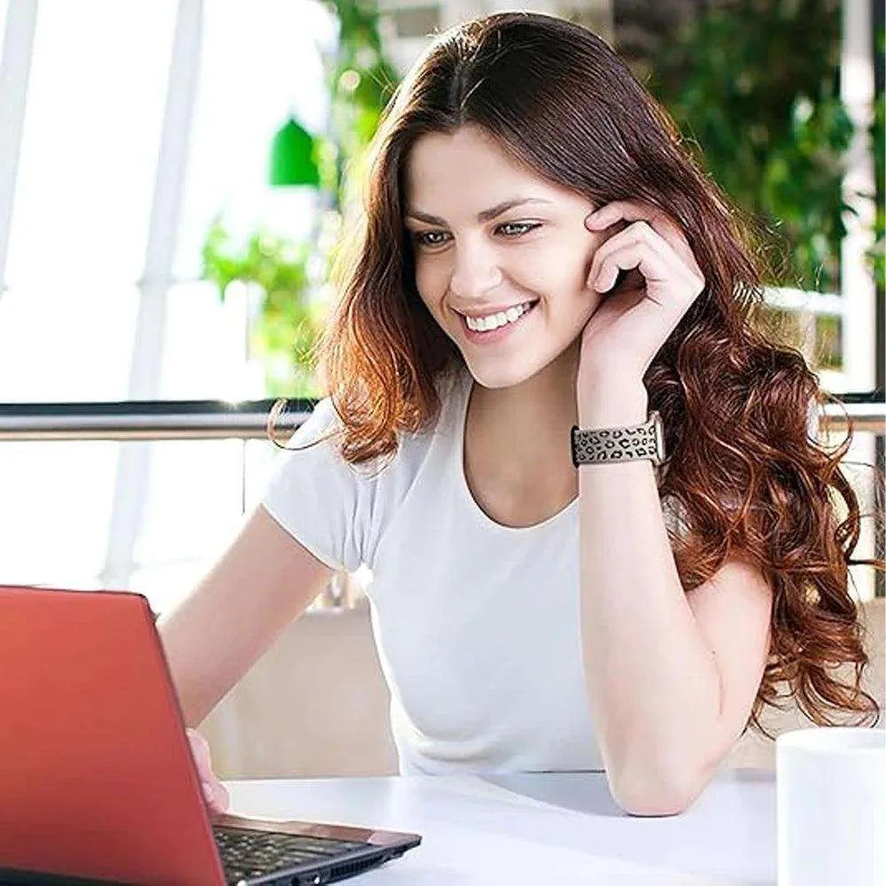 Engraved Leopard Silicone Strap Compatible with Apple Watch 38–49mm