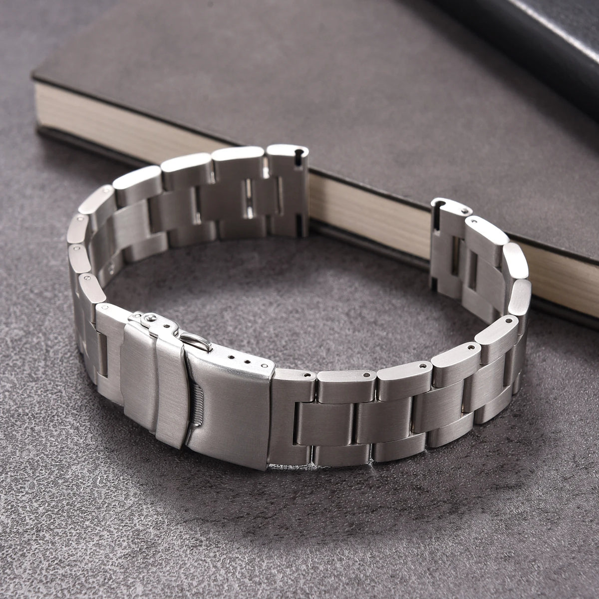 Heavy-Duty Quick Release Stainless Steel Watch Bracelet 18–22mm