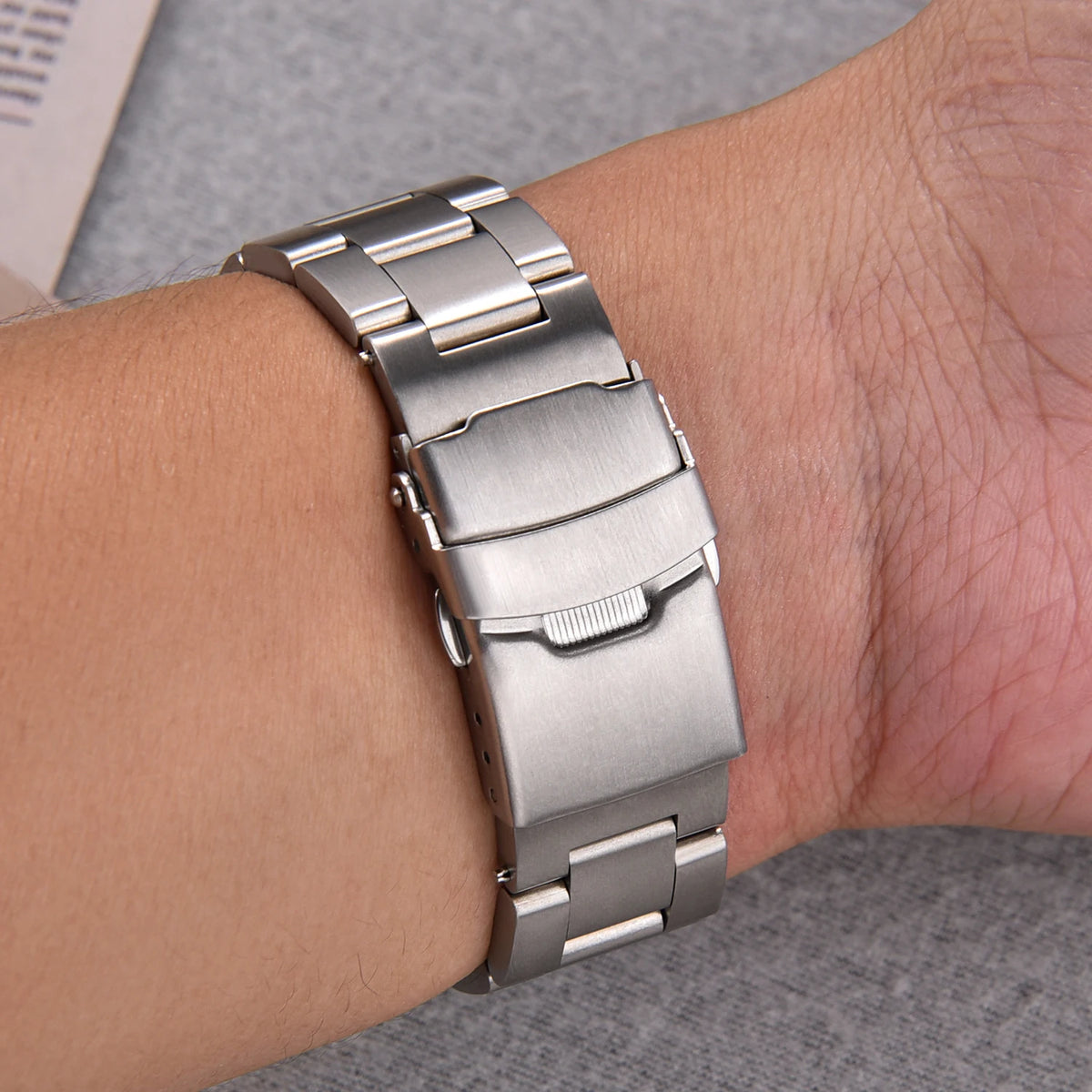 Heavy-Duty Quick Release Stainless Steel Watch Bracelet 18–22mm